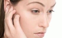 Болевые ощущения за ухом: основные причины, что делать и как лечить