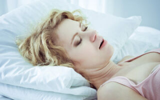 Боль в горле по утрам: причины, симптоматика, что делать, как лечить